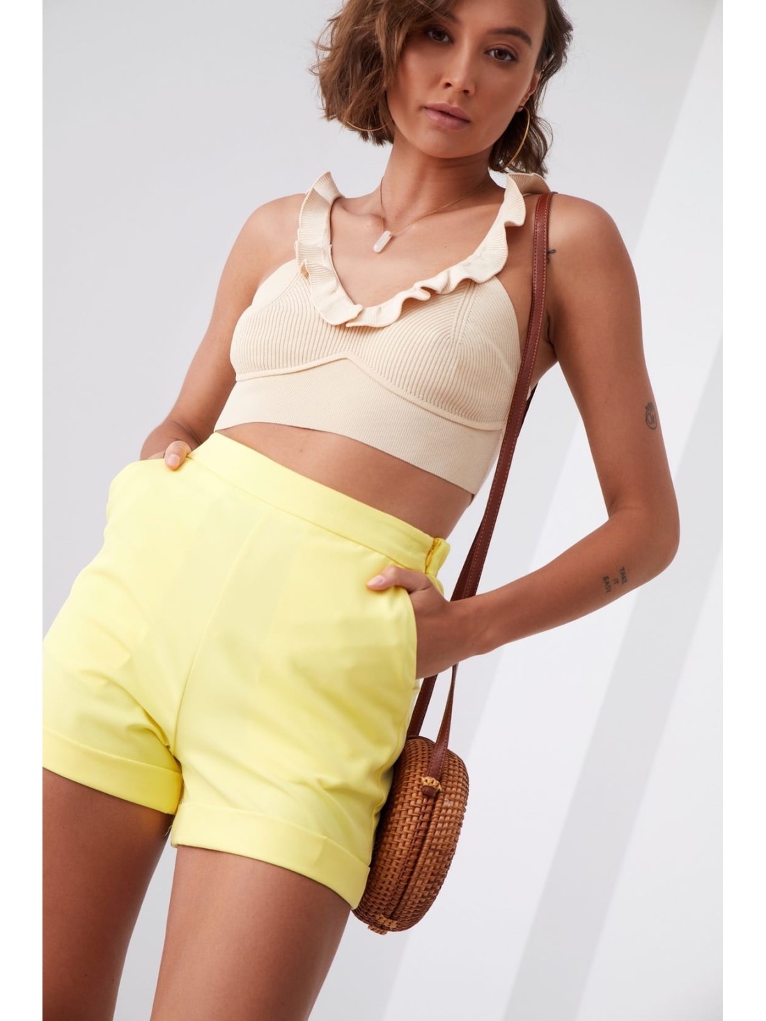 Glatte High-Waist-Shorts gelb 50400 – Online-Shop – Boutique